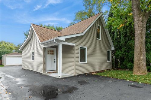 1421 N Oak Ave, Round Lake Beach, IL, 60073-2027 | Card Image