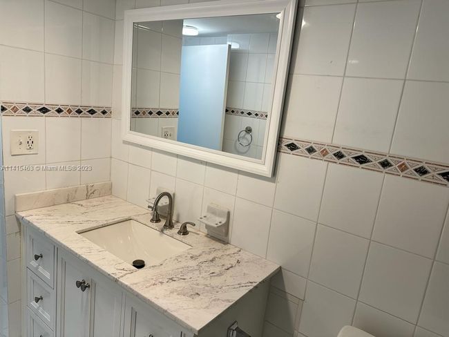 APT-811 - 5401 Collins Ave, Condo with 2 bedrooms, 2 bathrooms and null parking in Miami Beach FL | Image 22