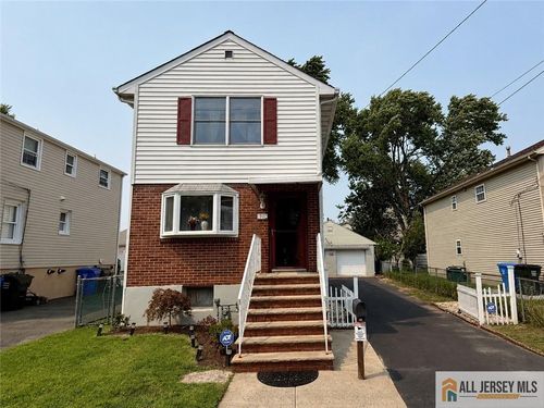 70 Spring St, Woodbridge, NJ, 07095-2837 | Card Image