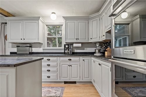 172 Estelle Dr, West Kingston, RI, 02892-1310 | Card Image