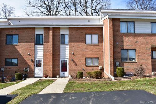 34 Poplar Ln, Middletown, NY, 10941-1306 | Card Image