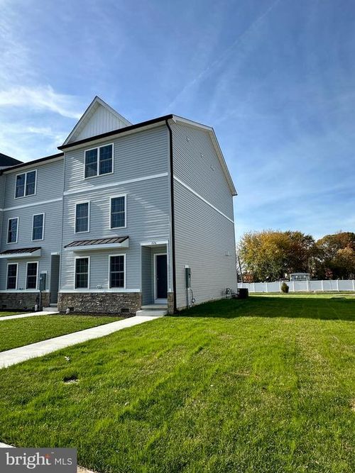 226 Rojan Rd, DOVER, DE, 19901-5008 | Card Image