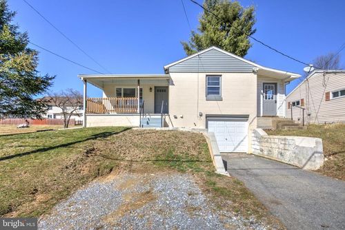 215 Akron Rd, EPHRATA, PA, 17522-2605 | Card Image