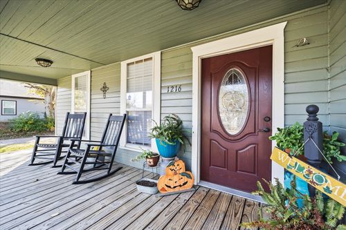 1216 Wesley St, Greenville, TX, 75401-2728 | Card Image