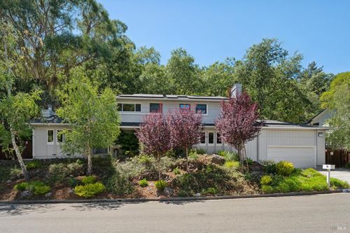 16 Wentworth Lane, Novato, CA, 94949 | Card Image