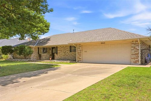 3009 Hemingford Ln, Oklahoma City, OK, 73120-4321 | Card Image