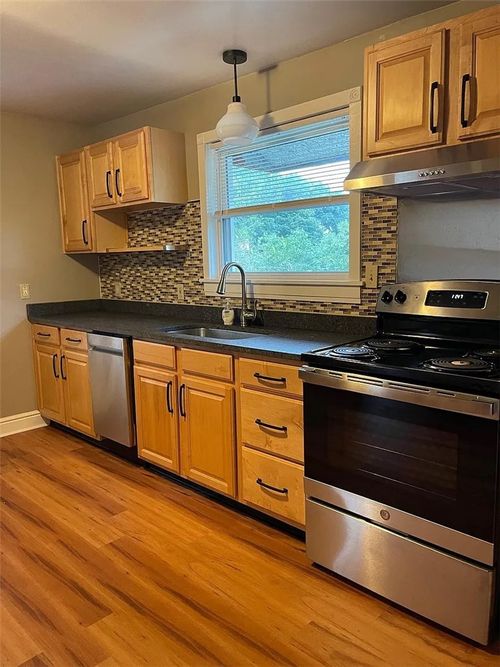 fl-2-7115 Church Ave, Ben Avon, PA, 15202-1852 | Card Image