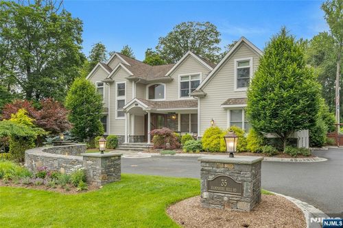 35 Hampshire Hill Rd, Upper Saddle River, NJ, 07458-1105 | Card Image