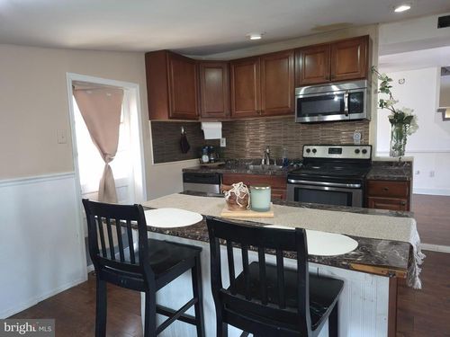 916 Spruce St, COLLINGDALE, PA, 19023-3929 | Card Image