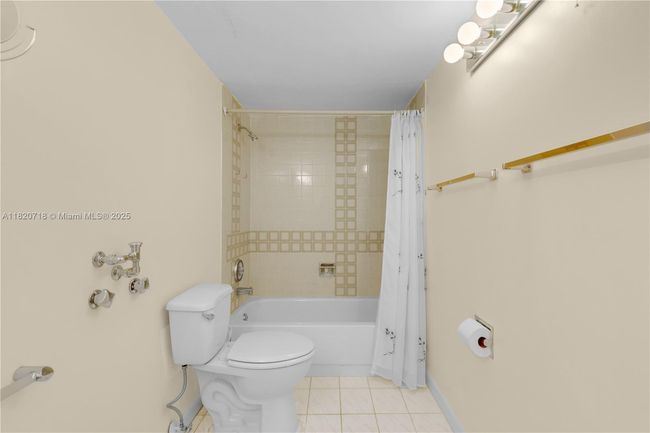 APT-1717 - 2500 Parkview Dr, Condo with 2 bedrooms, 2 bathrooms and null parking in Hallandale Beach FL | Image 24