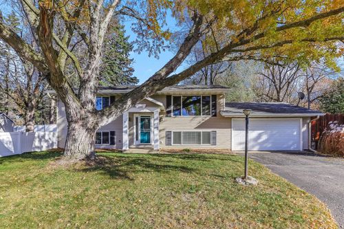 2390 Cohansey Blvd, Roseville, MN, 55113-4655 | Card Image