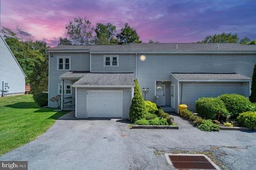 255 Nittany Ct, Mount Pocono, PA, 18344-1182 | Card Image
