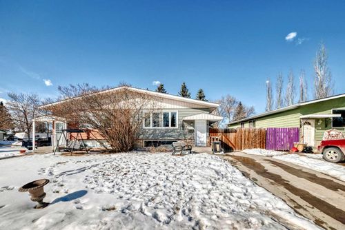 3717 50 Ave, Innisfail, AB, T4G1J1 | Card Image