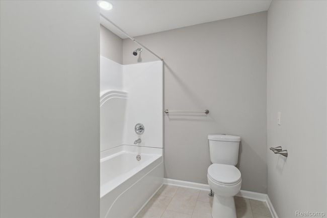 Main Bath | Image 20