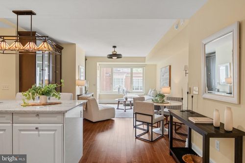 609-130 S 18th St, PHILADELPHIA, PA, 19103-4925 | Card Image