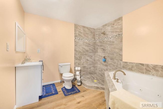 2492 E 2100 N, House other with 6 bedrooms, 4 bathrooms and 2 parking in Hamer ID | Image 22