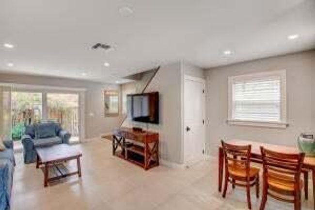 137 Ne 7 Th Ave, Townhouse with 2 bedrooms, 2 bathrooms and null parking in Delray Beach FL | Image 5