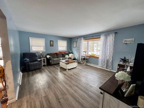 10 Maplewood Rd, Highland Mills, NY, 10930-2923 | Card Image