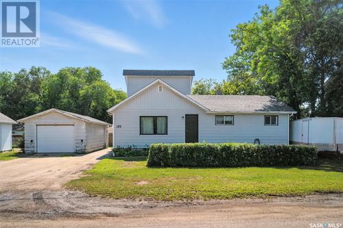 125 2nd Ave, Osler, SK, S0K | Card Image