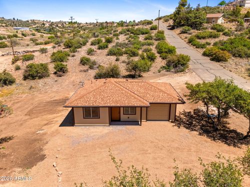 18290 S Niblick Dr, Peeples Valley, AZ, 86332-7621 | Card Image
