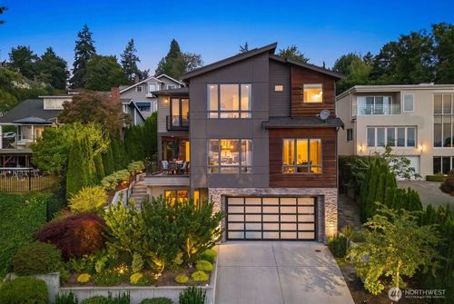 1525 36th Avenue S, Seattle, WA, 98144 | Card Image