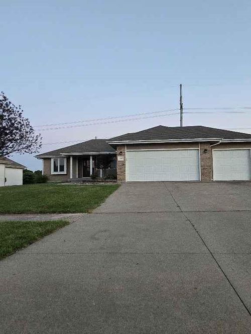 3927 Sw 40th Ter, Topeka, KS, 66610-2328 | Card Image