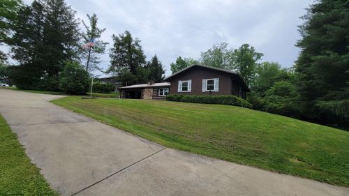 1715 Big Tree Dr, Fairmont, WV, 26554-8304 | Card Image