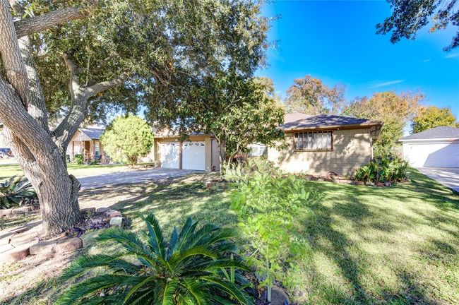 11222 Langdon Ln, House other with 4 bedrooms, 2 bathrooms and null parking in Houston TX | Image 43