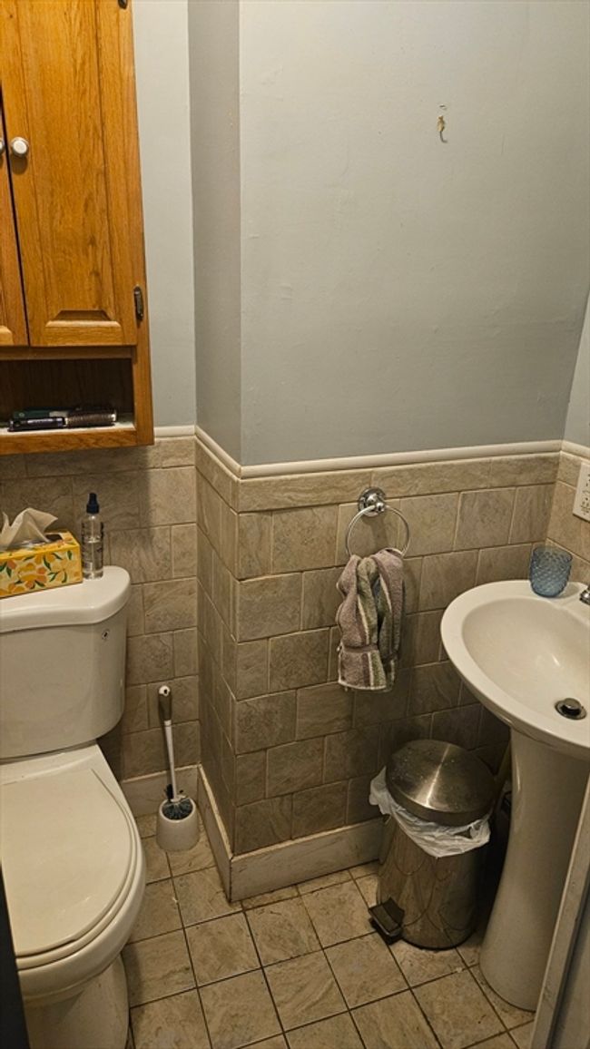 715 Elm St, Home with 4 bedrooms, 3 bathrooms and 4 parking in Woonsocket RI | Image 13