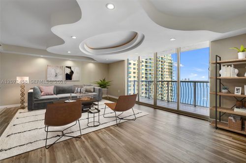 3001-1200 Brickell Bay Dr, Miami, FL, 33131-3268 | Card Image