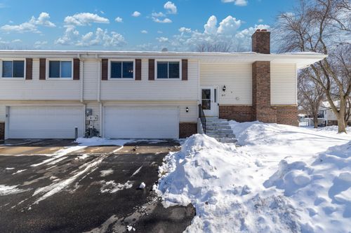 817 Evergreen Cir, Burnsville, MN, 55337-4657 | Card Image