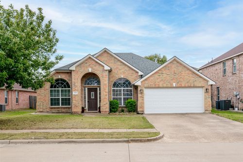 1302 Red Deer Way, Arlington, TX, 76002-4565 | Card Image