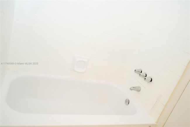 APT-301 - 4215 N University Dr, Condo with 2 bedrooms, 2 bathrooms and null parking in Sunrise FL | Image 12