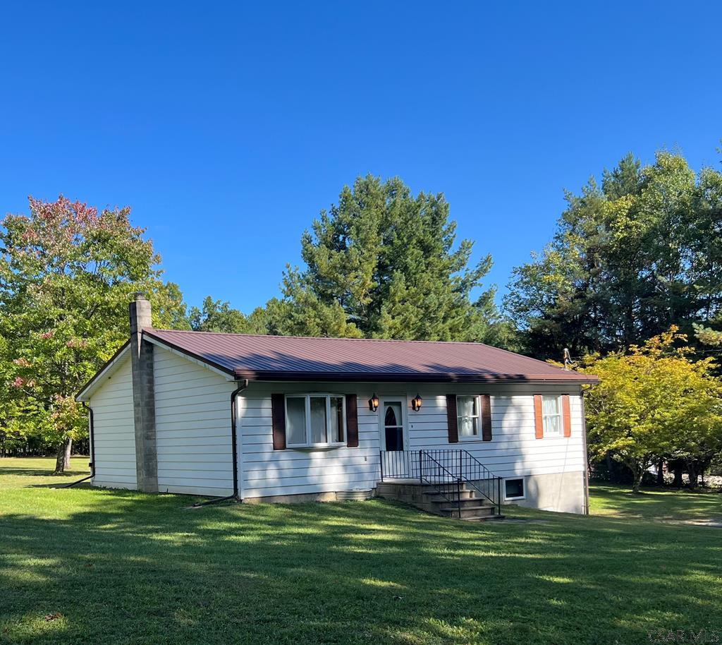 Two Lick Hill Rd, Clymer, PA 15728