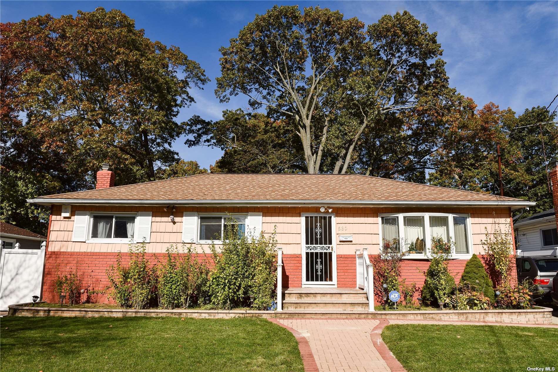 Pinebrook Ct, West Hempstead, NY 11552