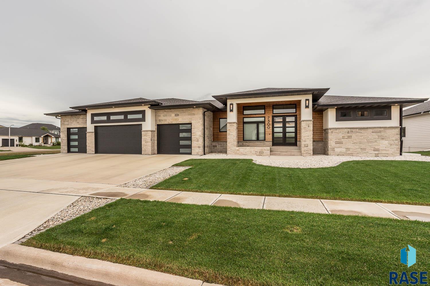Gray Eagle Cir, Sioux Falls, SD 57110