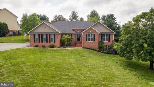 64 Huntfield Ln, CHARLES TOWN, WV, 25414-2585 | Card Image