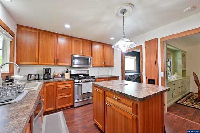 1511 D St Ne, House other with 5 bedrooms, 3 bathrooms and null parking in Salem OR | Image 16