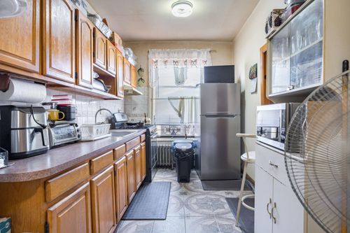 448 E 48th St, New York, NY, 10017 | Card Image