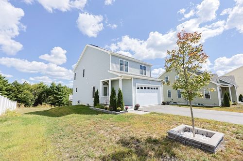 18 Celestial Cir, Bellingham, MA, 02019-1781 | Card Image