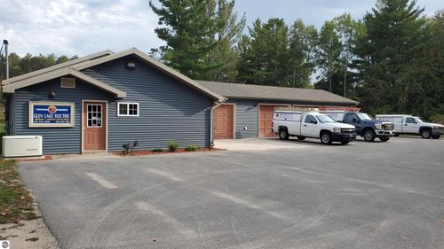 2191 Valley Rd, Honor, MI, 49640-9436 | Card Image