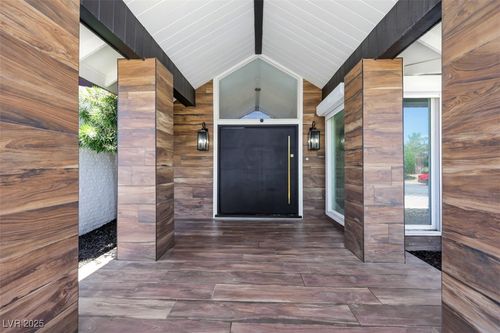 1900 S 15th St, Las Vegas, NV, 89104-3105 | Card Image