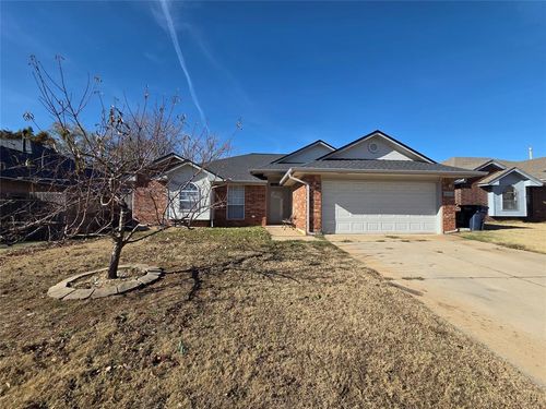 9401 Buttonfield Ave, Moore, OK, 73160-9104 | Card Image