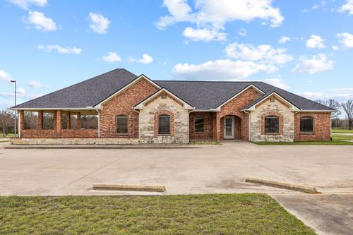 401 Center Court Dr, Bridgeport, TX, 76426-2250 | Card Image