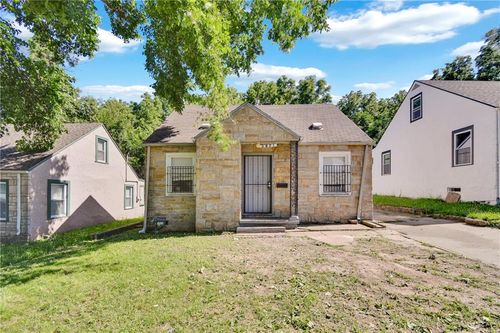 3821 E 53rd Ter, Kansas City, MO, 64130-4108 | Card Image