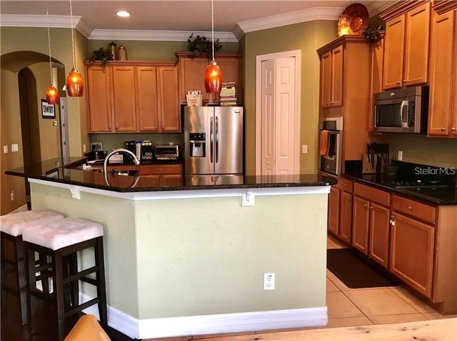 Kitchen with Island | Image 9
