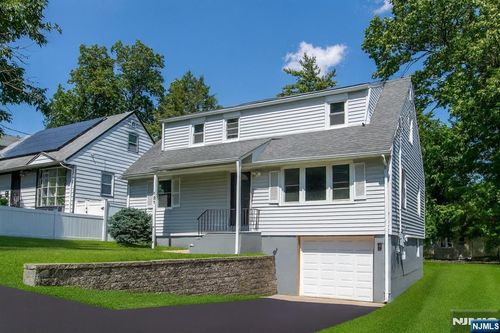 121 Washington Pl, Teaneck, NJ, 07666-6127 | Card Image