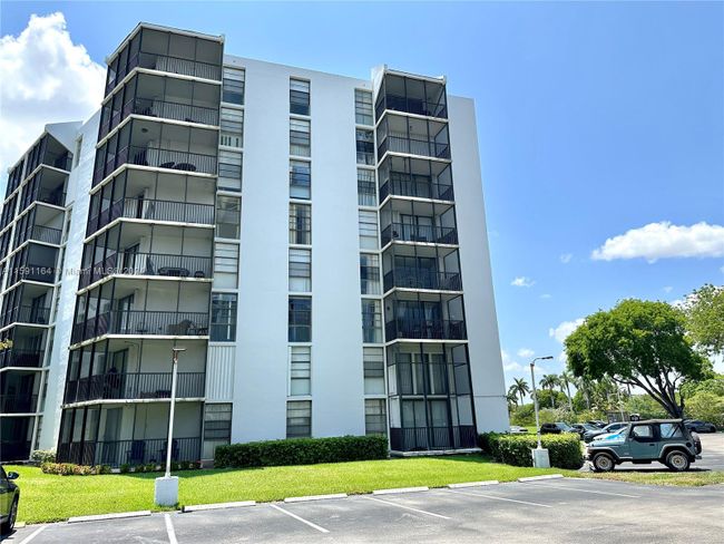 412 - 3475 N Country Club Dr, Condo with 1 bedrooms, 2 bathrooms and null parking in Aventura FL | Image 24