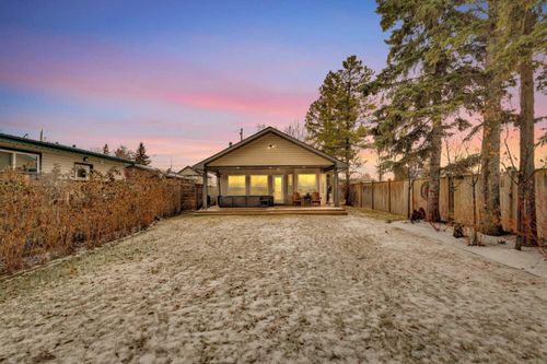 5003 36 St, Sylvan Lake, AB, T4S1B2 | Card Image