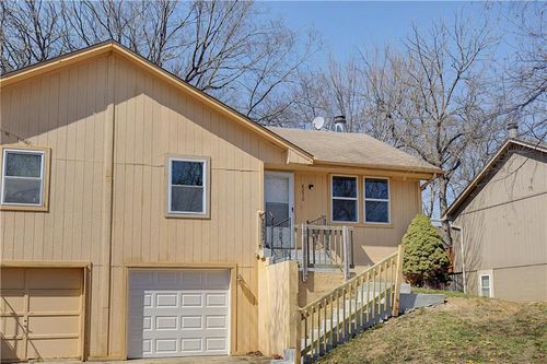 8270 Perry St, Overland Park, KS, 66204-3246 | Card Image